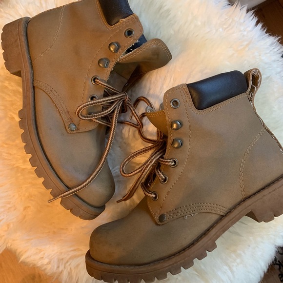 rugged outback hiking boots